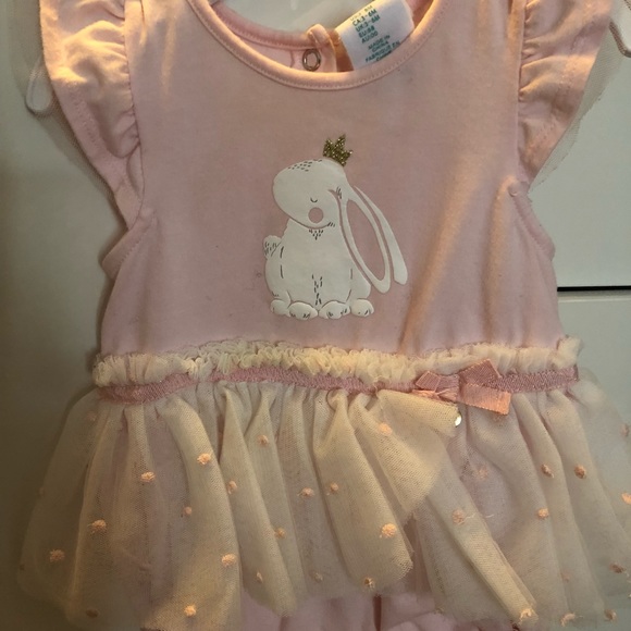 Cute bunny outfit - Picture 2 of 3